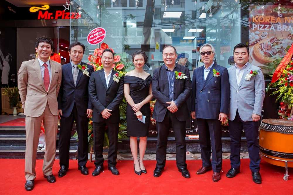 Ong Nguyen Thanh Lam cung doi tac