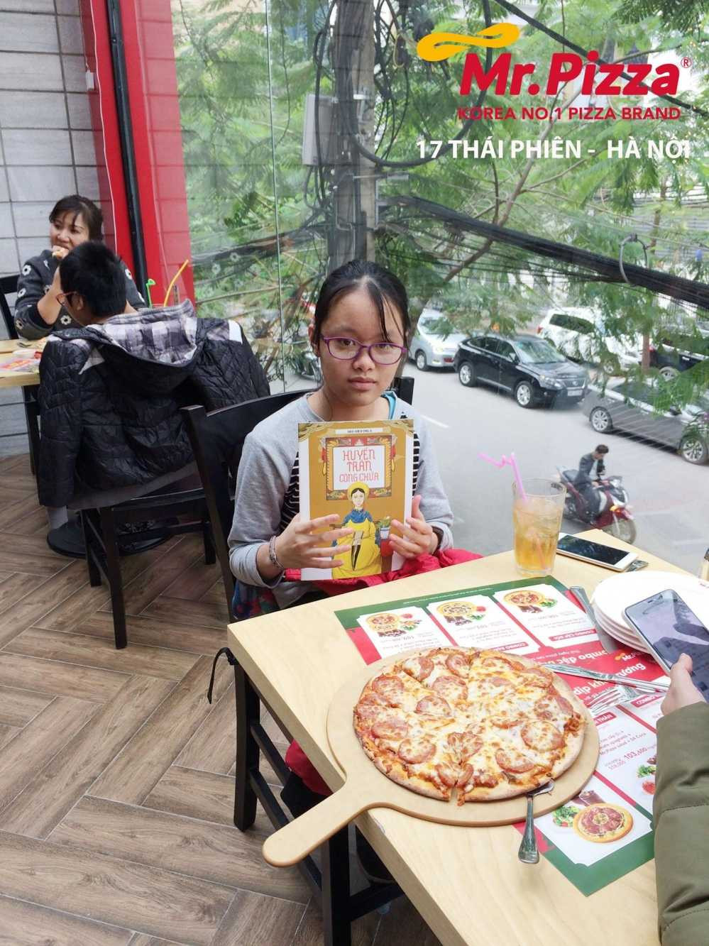 tre-em-an-banh-tang-sach-1