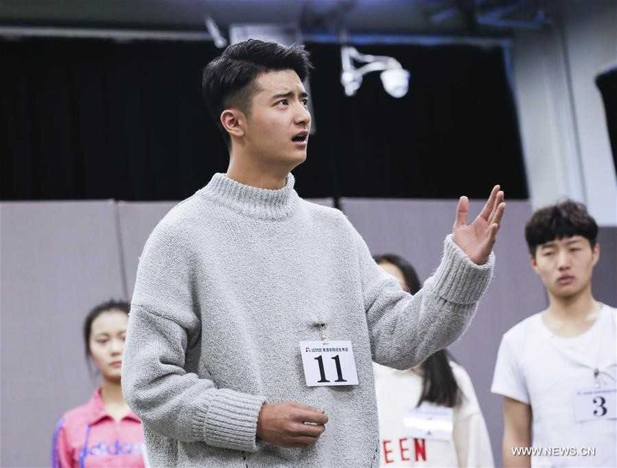 'Trai xinh, gai dep' trong ngay tuyen sinh o Trung Quoc hinh anh 8