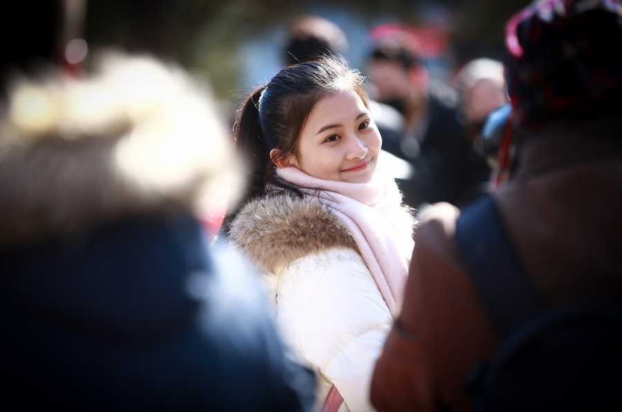 'Trai xinh, gai dep' trong ngay tuyen sinh o Trung Quoc hinh anh 1