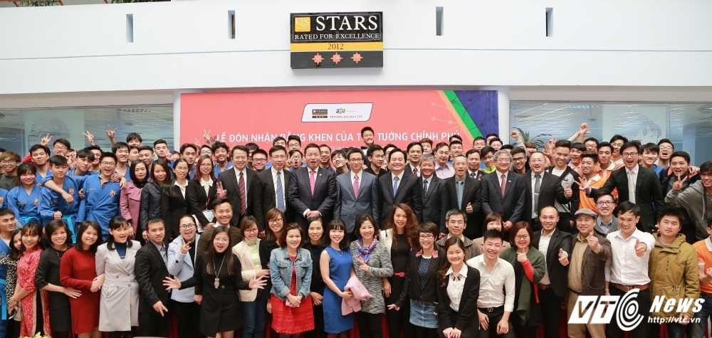 Doan cong tac chinh phu chup anh cung pho thu tuong