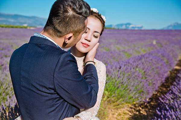 chang-pho-nhay-nho-nguoi-di-duong-chup-anh-cuoi-1