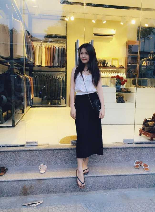 Nu nhan vien hat tai cua hang dien thoai duoc yeu men hinh anh 2