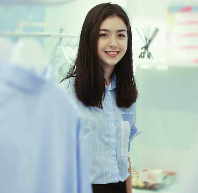 Hot girl lai noi bat trong clip 3 giay khoe ve dang yeu hinh anh 2