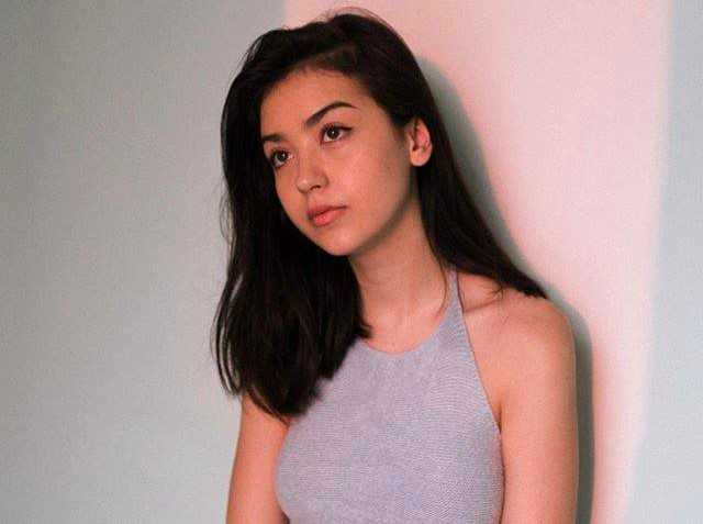 Hot girl lai noi bat trong clip 3 giay khoe ve dang yeu hinh anh 4