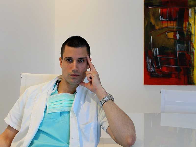 Chang bac si duoc menh danh dien trai nhat the gioi van F.A hinh anh 1