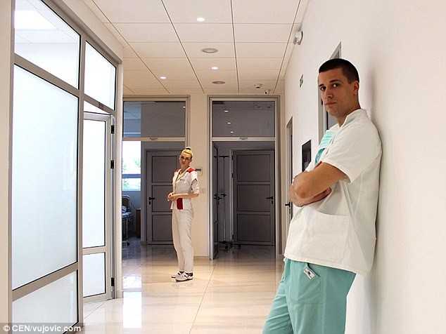 Chang bac si duoc menh danh dien trai nhat the gioi van F.A hinh anh 7