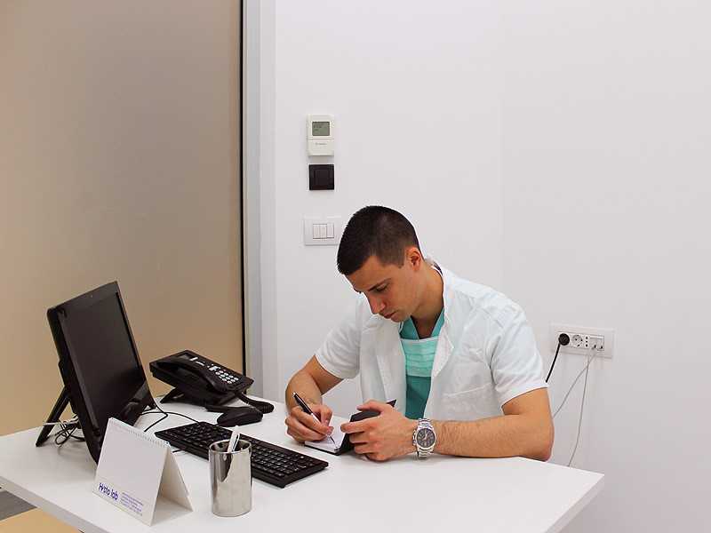 Chang bac si duoc menh danh dien trai nhat the gioi van F.A hinh anh 8