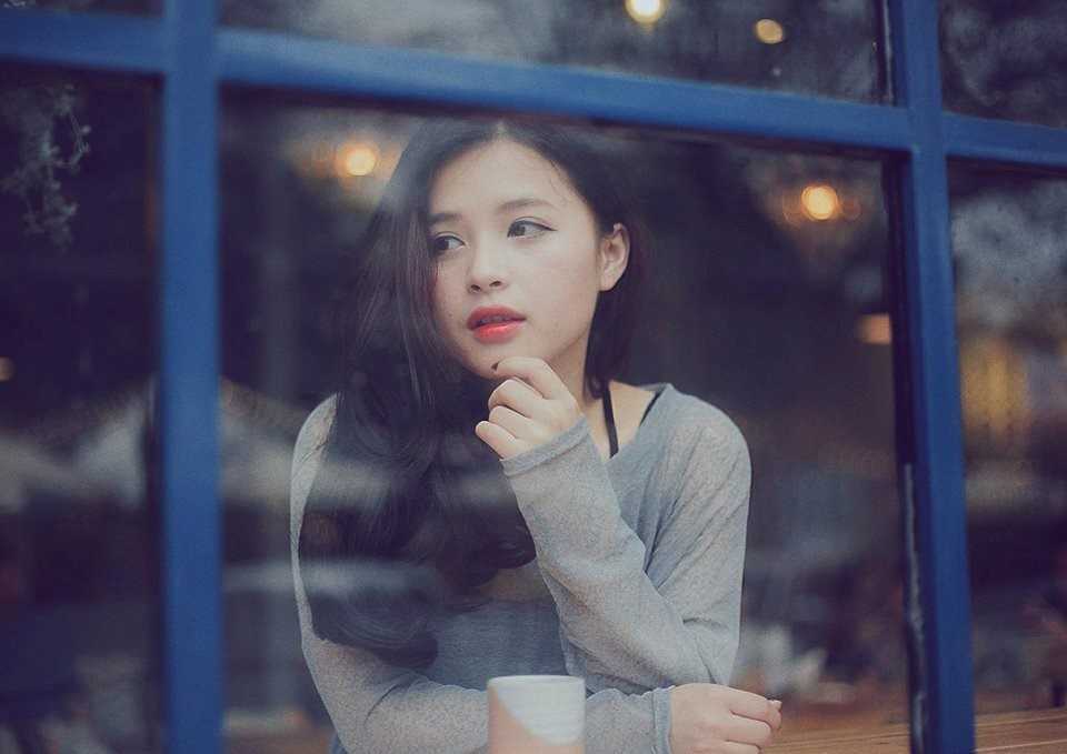 Nhan sac xinh dep cua nu binh luan vien game tren mang hinh anh 8