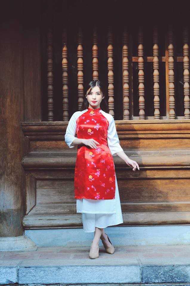 Nhan sac xinh dep cua nu binh luan vien game tren mang hinh anh 10