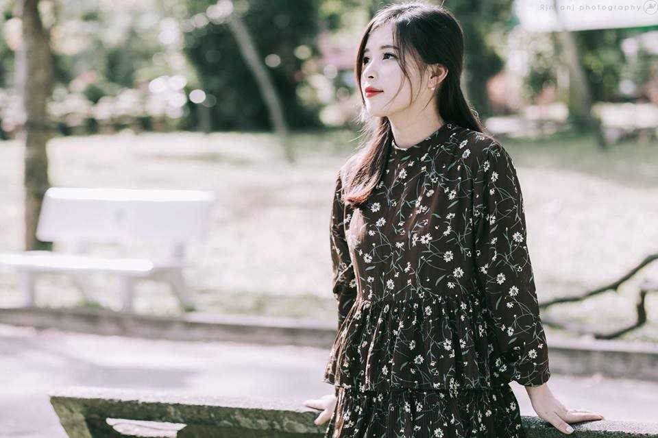 Nhan sac xinh dep cua nu binh luan vien game tren mang hinh anh 3