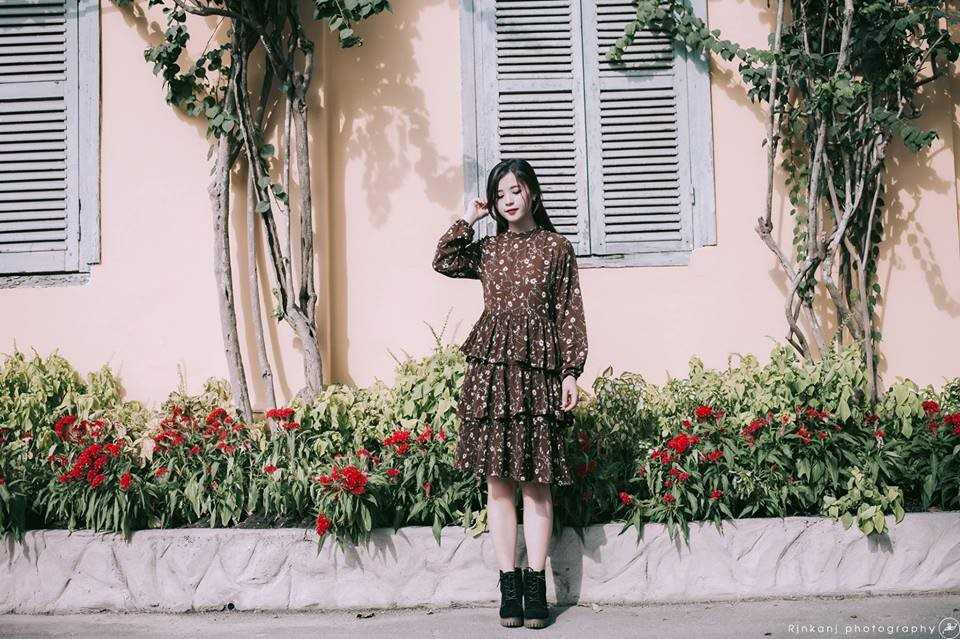 Nhan sac xinh dep cua nu binh luan vien game tren mang hinh anh 2