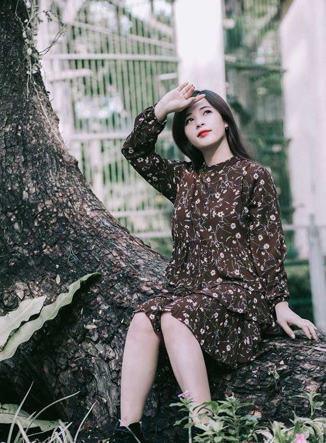 Nhan sac xinh dep cua nu binh luan vien game tren mang hinh anh 12