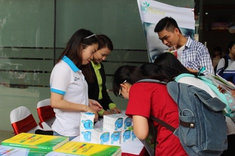 Hinh anh “Ngay hoi tuyen sinh 2017” tai Dai hoc Ngoai thuong Ha Noi co gi dac biet? 25