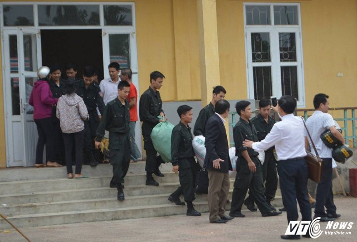 Hinh anh Nhin lai toan bo cuoc doi thoai giua Chu tich Chung voi nguoi dan Dong Tam 13