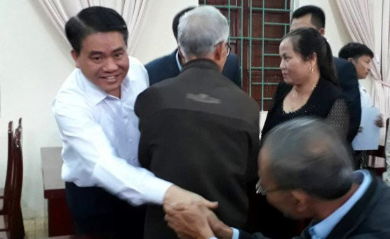 Hinh anh Truc tiep: Chu tich Ha Noi doi thoai voi nguoi dan Dong Tam 4