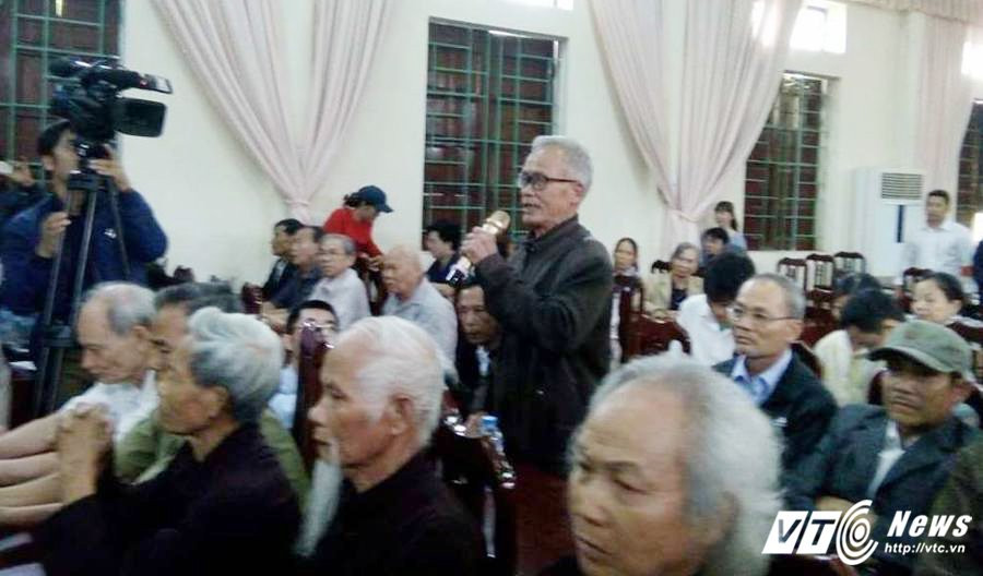 Hinh anh Truc tiep: Chu tich Ha Noi doi thoai voi nguoi dan Dong Tam 7