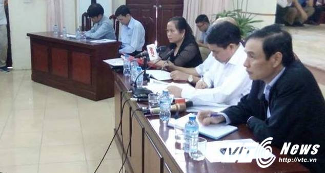 Hinh anh Truc tiep: Chu tich Ha Noi doi thoai voi nguoi dan Dong Tam 8