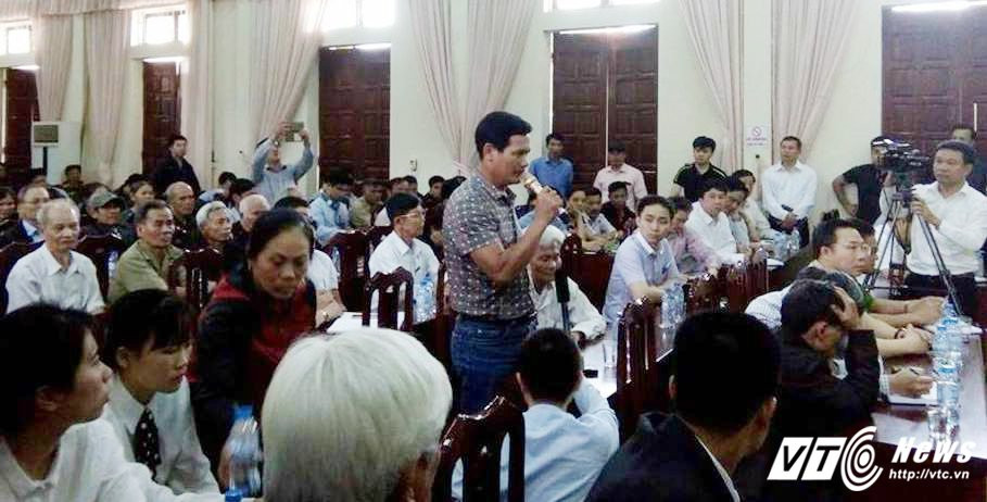 Hinh anh Truc tiep: Chu tich Ha Noi doi thoai voi nguoi dan Dong Tam 9