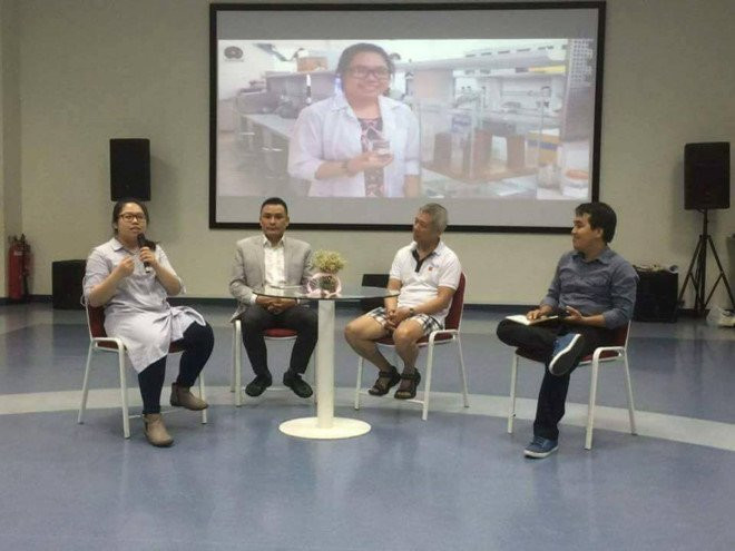 Hinh anh Vi giao su mac quan dui giang day khien dan mang tranh cai la ai? 3