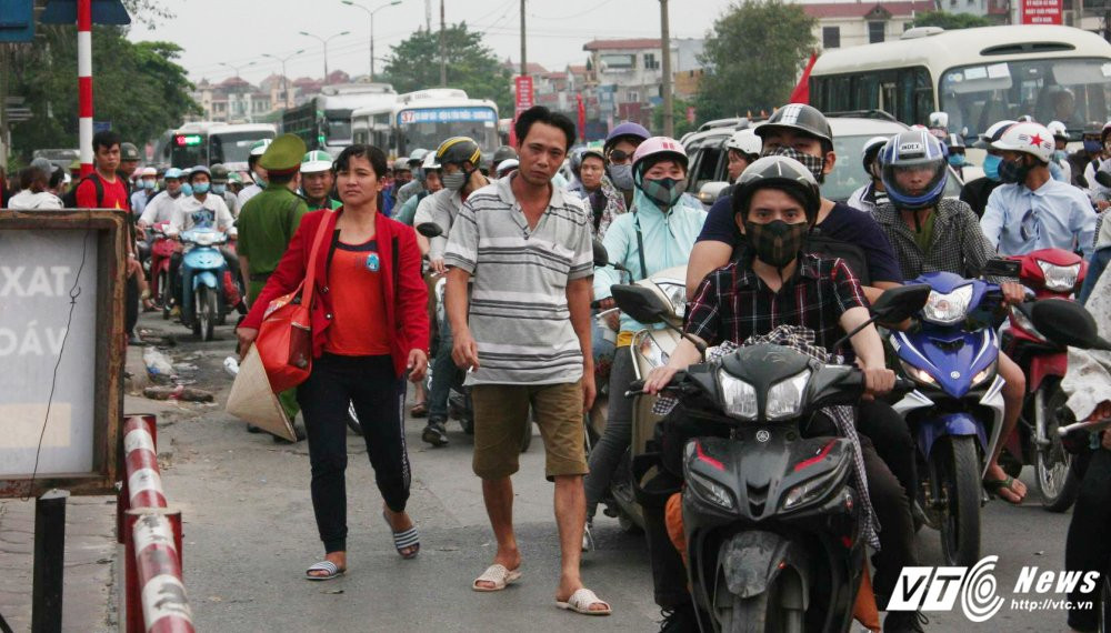 Hinh anh Nguoi dan un un do ve sau ky nghi le, cua ngo Thu do ket cung 14