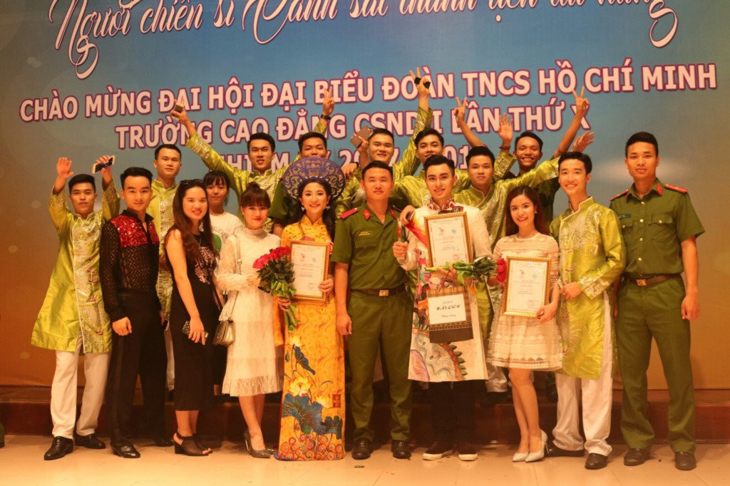 Nam vuong truong canh sat dien trai, chua tung yeu ai hinh anh 10