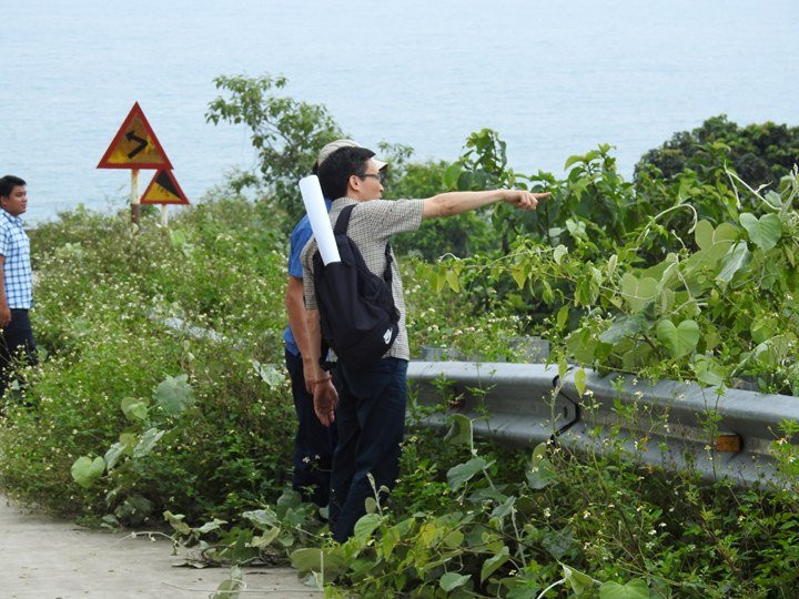 Hinh anh Bat ngo gap Pho Thu tuong mot minh vac ba lo ngam Son Tra 4