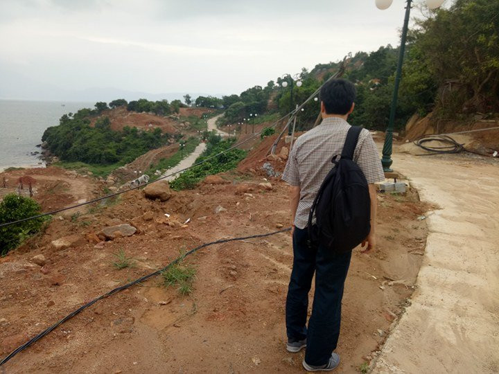 Hinh anh Bat ngo gap Pho Thu tuong mot minh vac ba lo ngam Son Tra 8