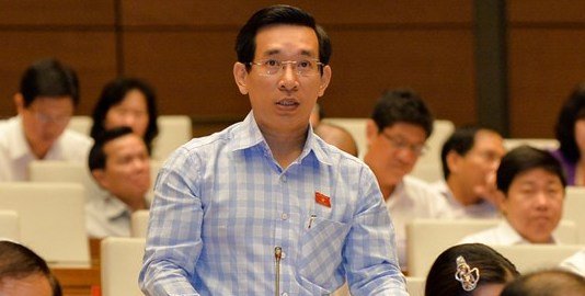 Hinh anh Dau gia bien so dep, dai bieu Quoc hoi tinh thu duoc hang nghin ty dong