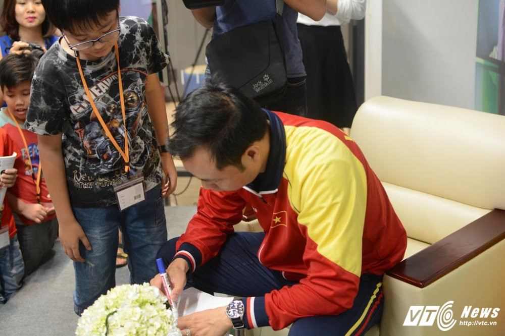 Hinh anh Xa thu Hoang Xuan Vinh trong 'vong vay' hoc sinh Ha thanh 13