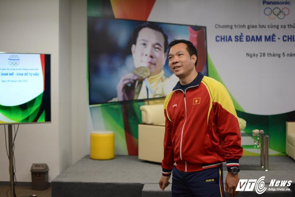 Hinh anh Xa thu Hoang Xuan Vinh trong 'vong vay' hoc sinh Ha thanh 15