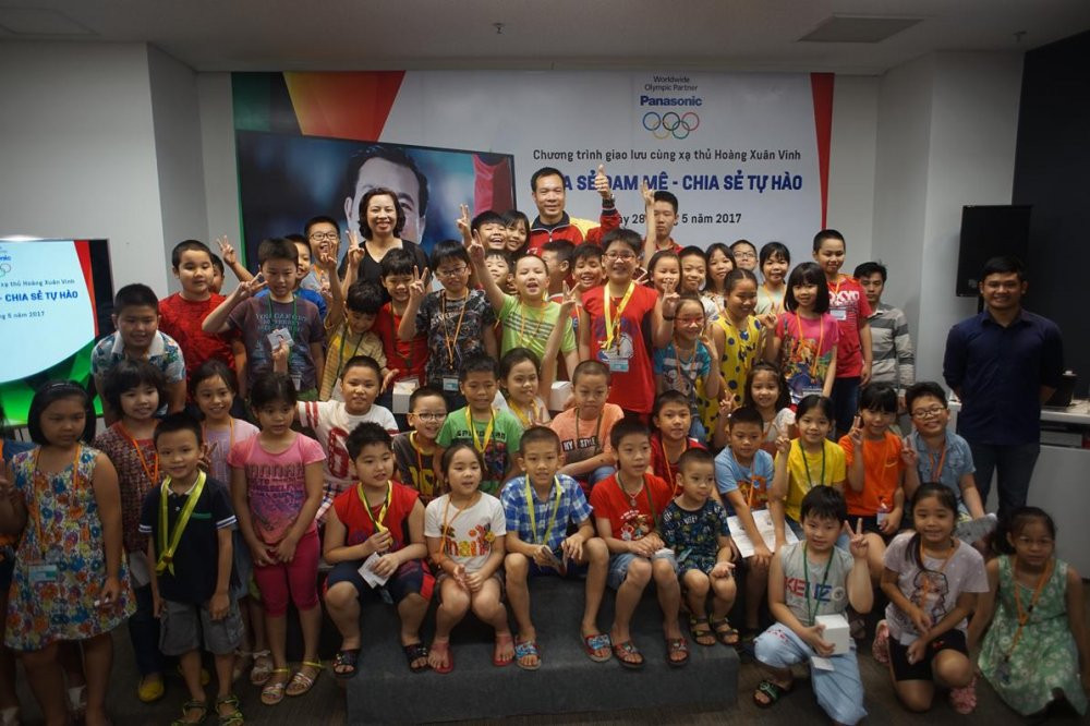 Hinh anh Xa thu Hoang Xuan Vinh trong 'vong vay' hoc sinh Ha thanh 16