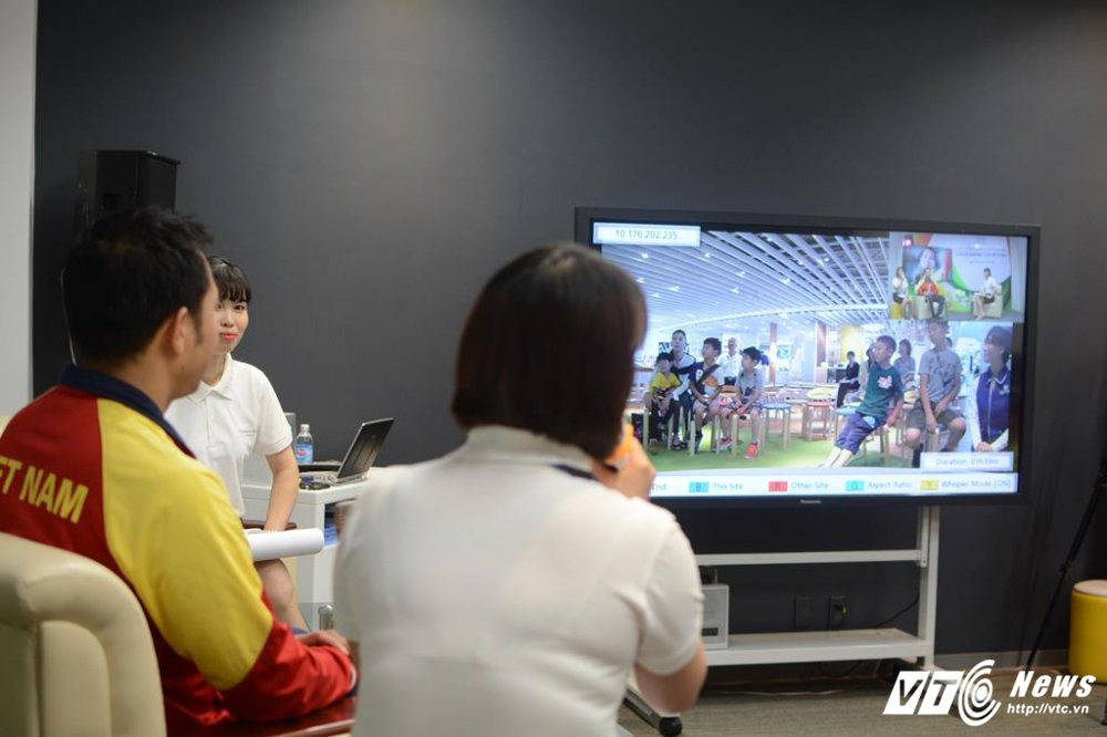 Hinh anh Xa thu Hoang Xuan Vinh trong 'vong vay' hoc sinh Ha thanh 4