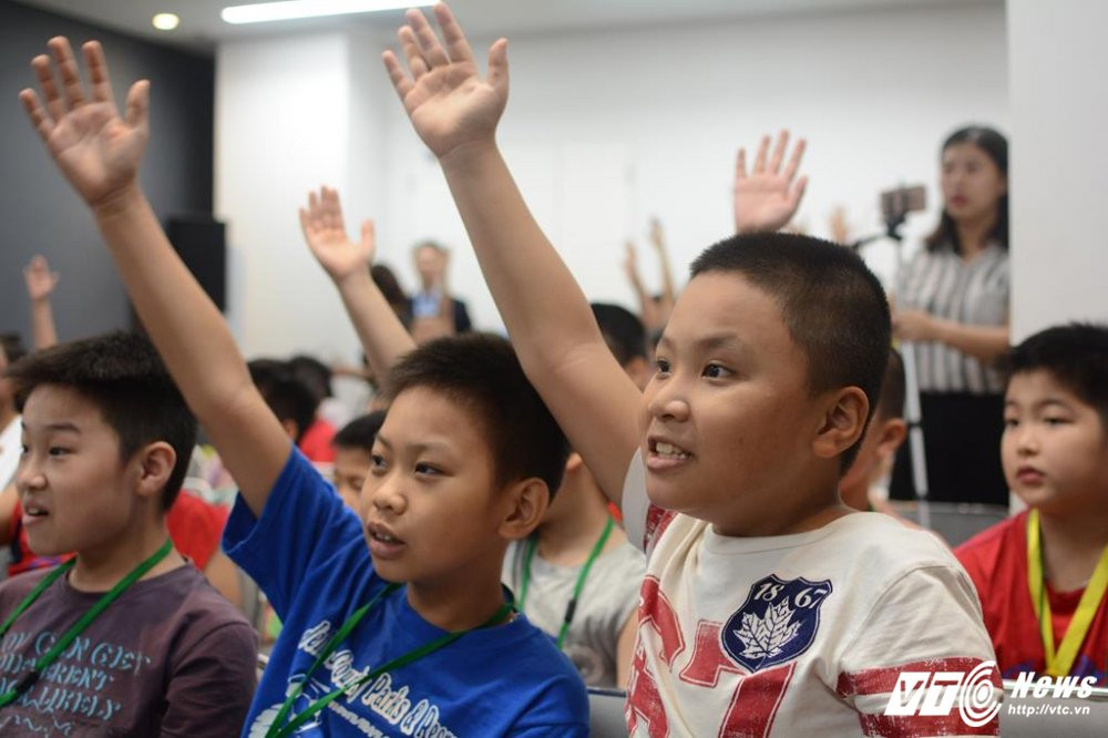 Hinh anh Xa thu Hoang Xuan Vinh trong 'vong vay' hoc sinh Ha thanh 5