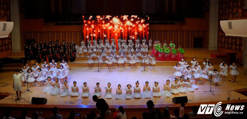 Dan hop xuong ca khuc chu de Bay len uoc mo