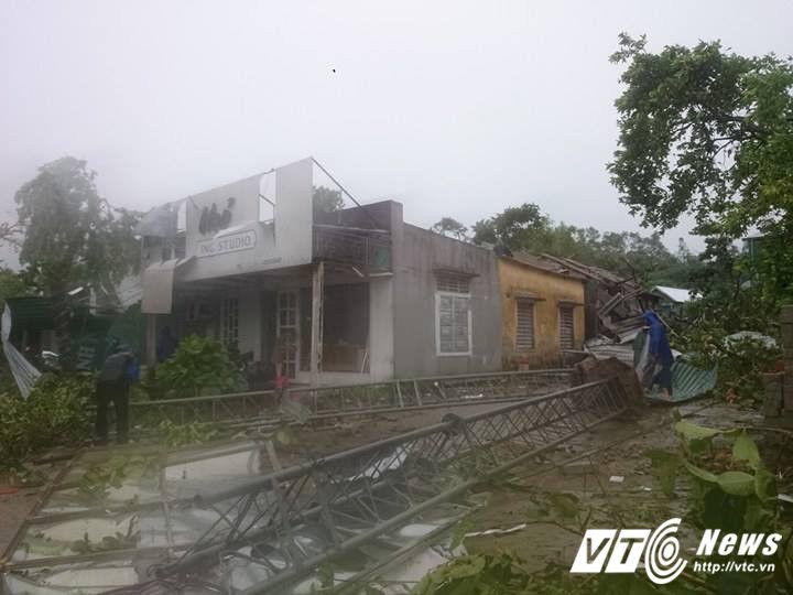 trực tiếp cơn bão số 10