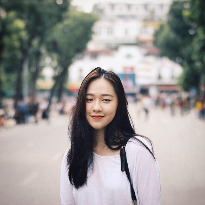 Nu sinh tang hoa cho Tong thong Donald Trump gioi 2 ngoai ngu hinh anh 4