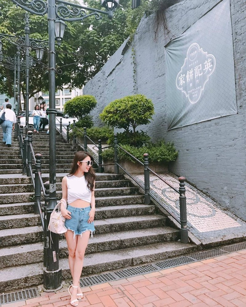 Nu y ta nha khoa 9X duoc dan mang khen xinh dep hinh anh 3