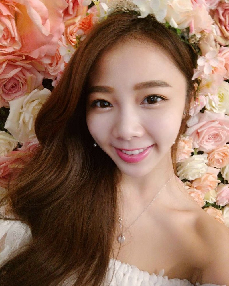 Nu y ta nha khoa 9X duoc dan mang khen xinh dep hinh anh 5