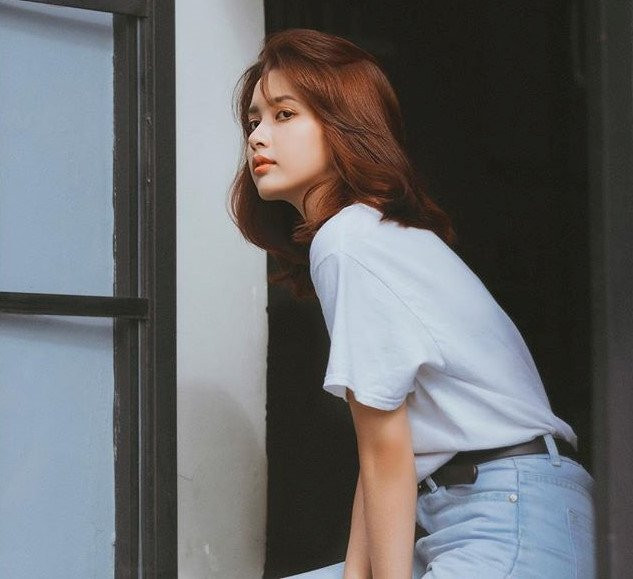 Dieu it biet ve 9X Sai Gon xinh dep trong buc anh chup nghieng hinh anh 2