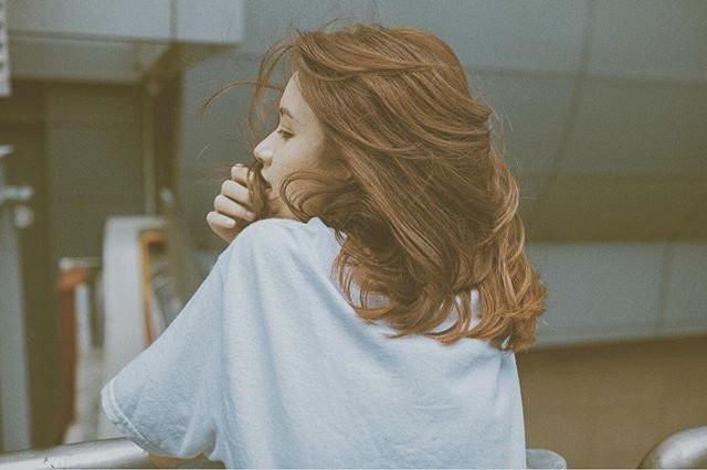 Dieu it biet ve 9X Sai Gon xinh dep trong buc anh chup nghieng hinh anh 7