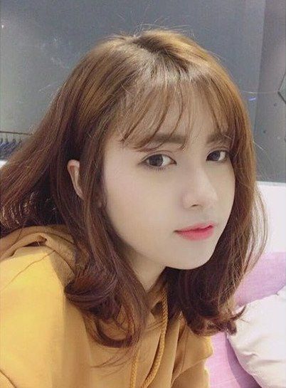 Dieu it biet ve 9X Sai Gon xinh dep trong buc anh chup nghieng hinh anh 6