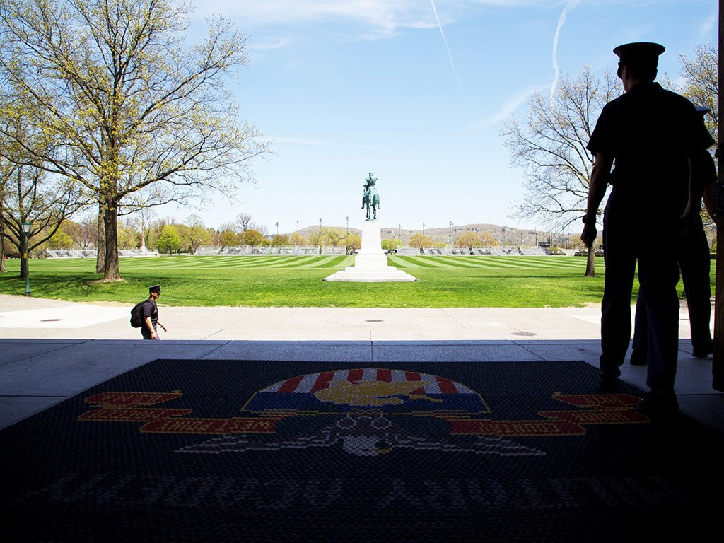 Mot ngay tai truong quan su hang dau nuoc My hinh anh 15