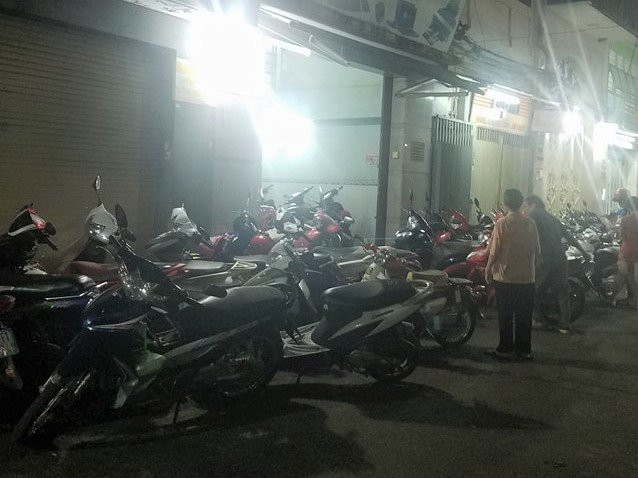 Bai giu xe via he quan 1 bi dinh chi: Nguoi dan loay hoay tim cho do hinh anh 2