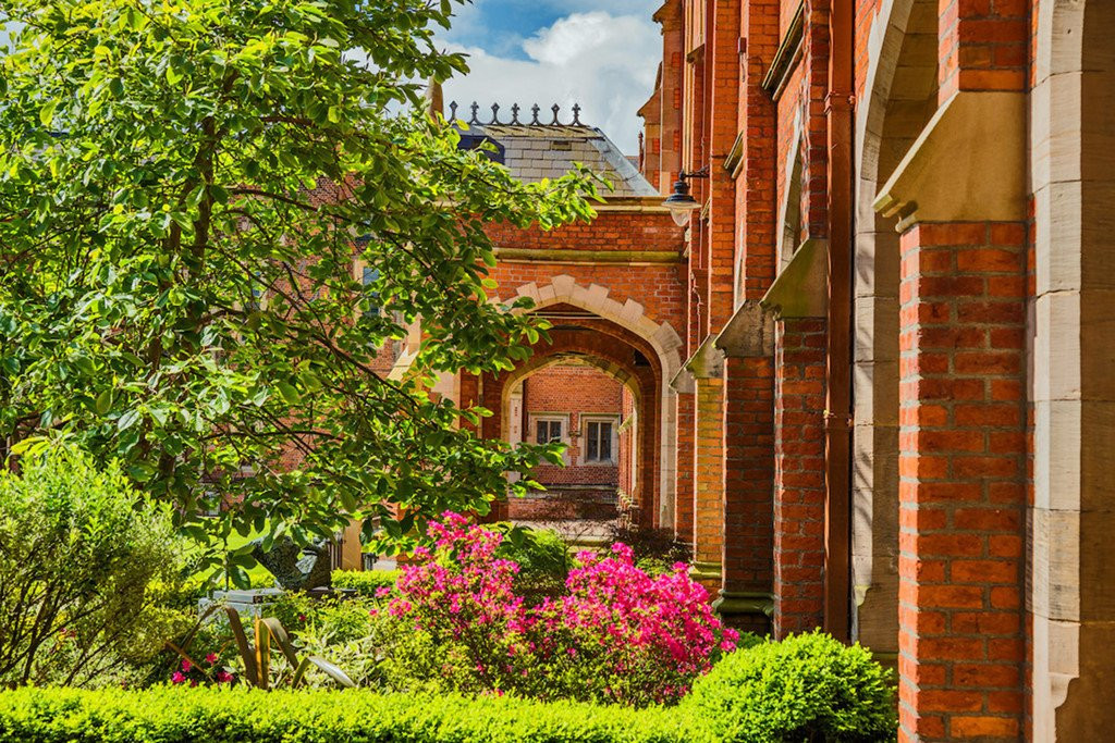 Nhung truong dai hoc dep nhat xu so suong mu hinh anh 7