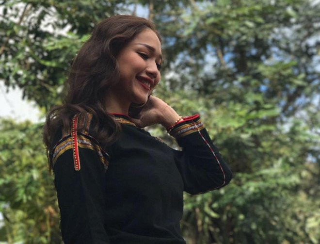 Nhan sac dan thieu nu E De chup anh xinh dep trong dam cuoi hinh anh 3