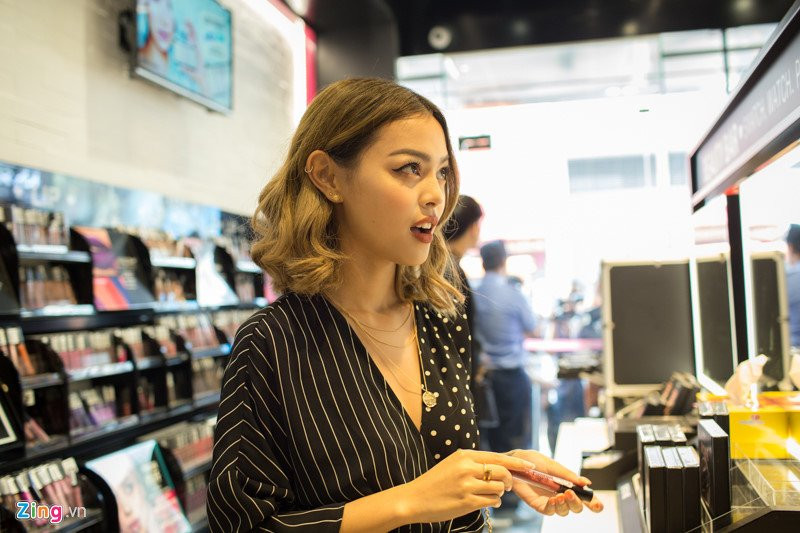 Fan xep hang tu 5h sang de gap Lily Maymac tai Sai Gon hinh anh 6