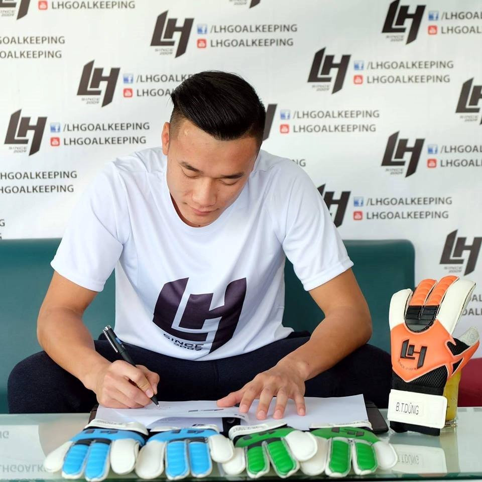 Dan mang tim kiem thu mon Bui Tien Dung sau tran thang lich su hinh anh 4