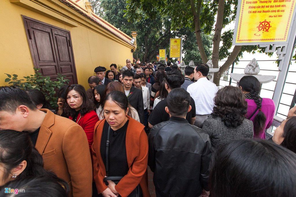Den Quan Thanh, chua Tran Quoc tap nap nguoi di le cau may hinh anh 3