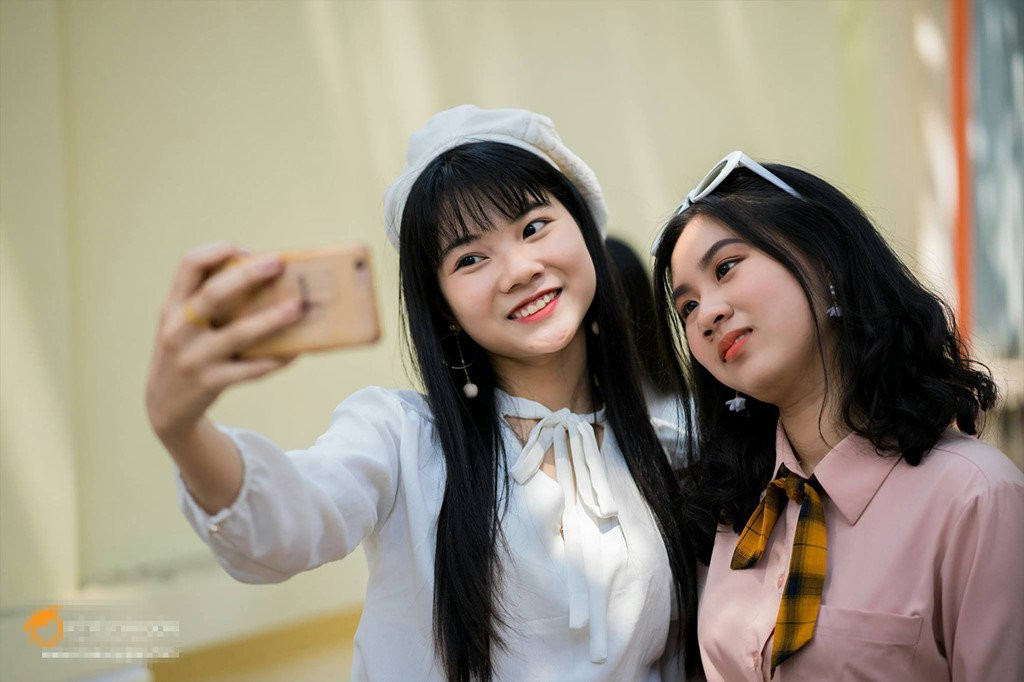 Anh ky yeu phong cach 'Thang nam ruc ro' cua 10X Sai Gon hinh anh 4